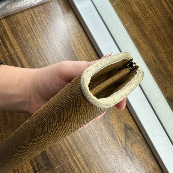 🔥LIMITED TIME SALE🔥Prada Zip Wallet - Picture 4 of 10